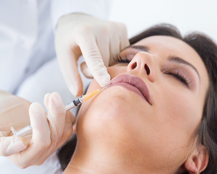 Rejuvenare faciala cu acid hialuronic injectabil